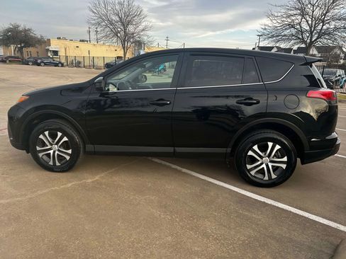Used 2018 Toyota RAV4 LE image 6