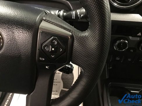 Used 2016 Toyota Tacoma TRD Off-Road w/ Premium & Technology Package image 40