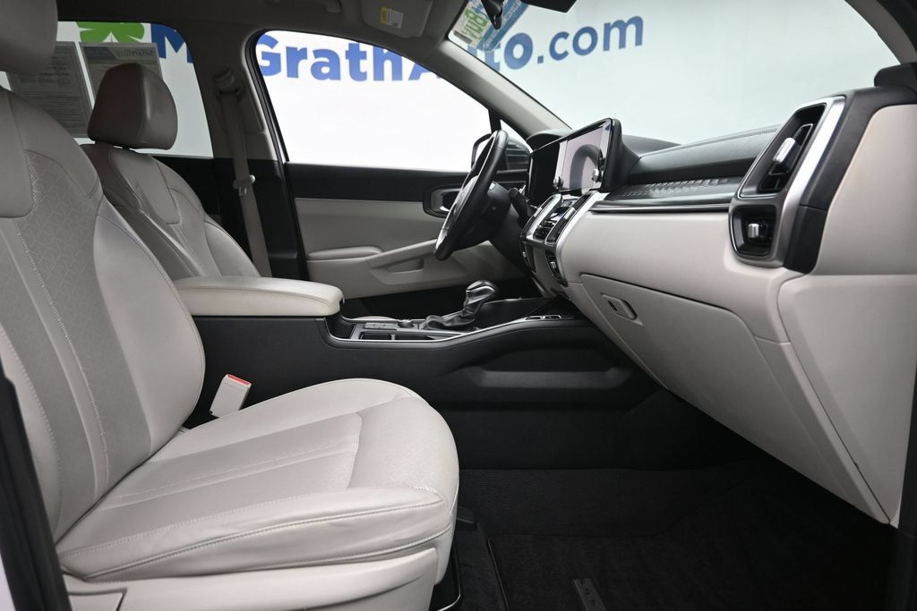 Used 2022 Kia Sorento S FWD image 9