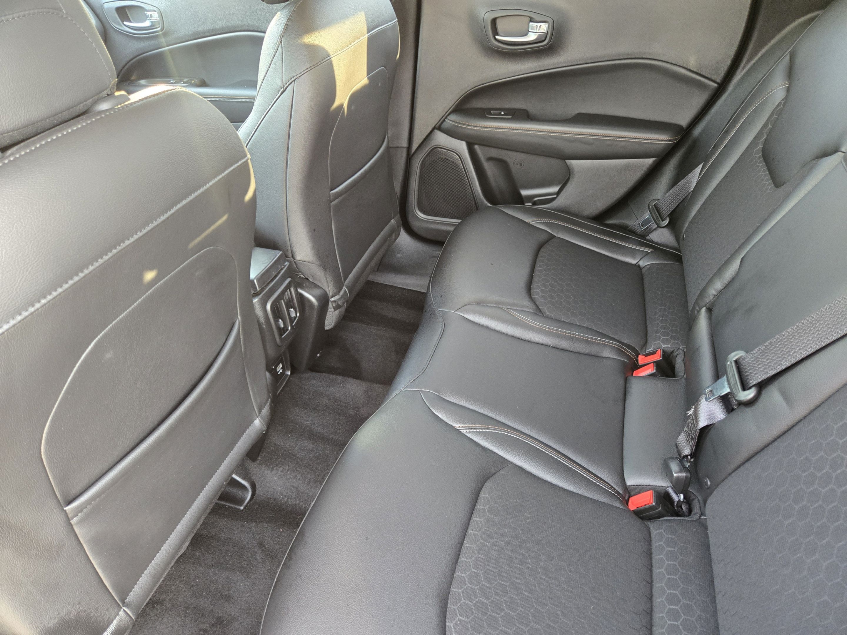 Used 2018 Jeep Compass Latitude FWD image 26