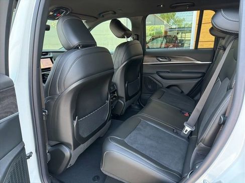 New 2026 Jeep Grand Cherokee Altitude RWD image 17