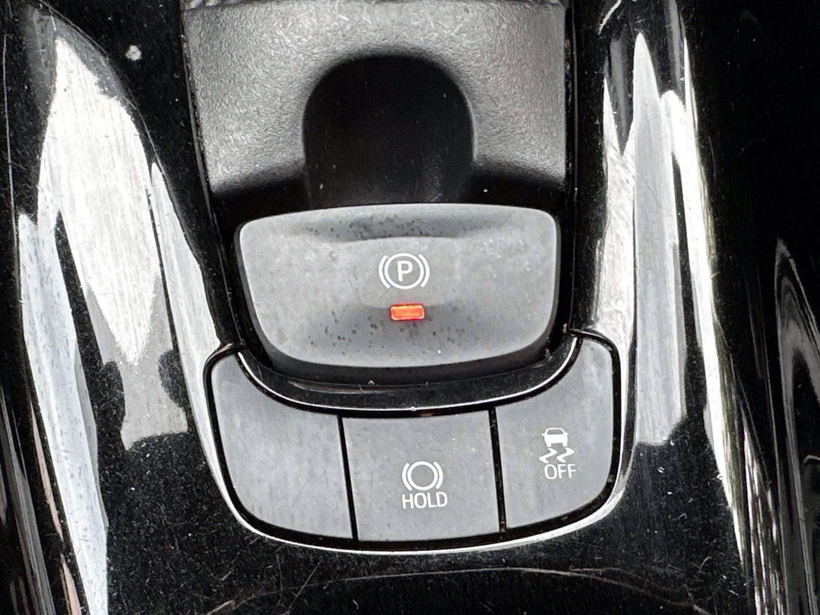 Used 2019 Toyota C-HR XLE FWD image 24