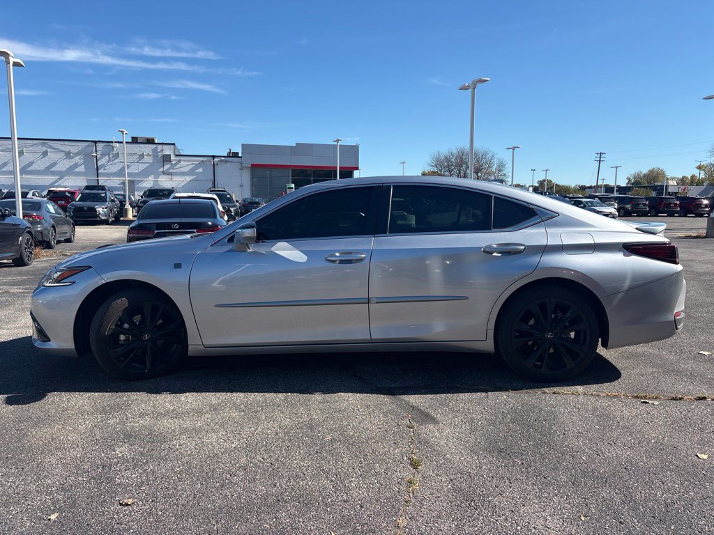 Used 2025 Lexus ES 300h F Sport FWD image 3