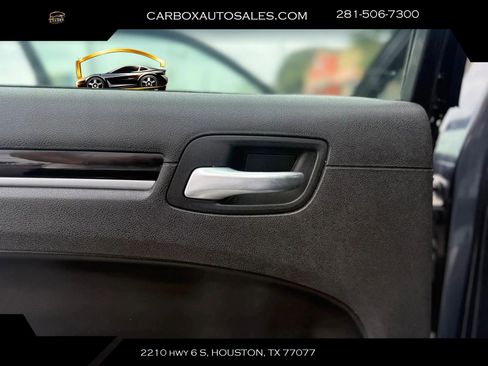 Used 2018 Chrysler 300 S AWD/4WD image 28
