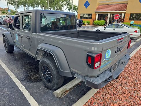 Used 2021 Jeep Gladiator Sport AWD/4WD image 4