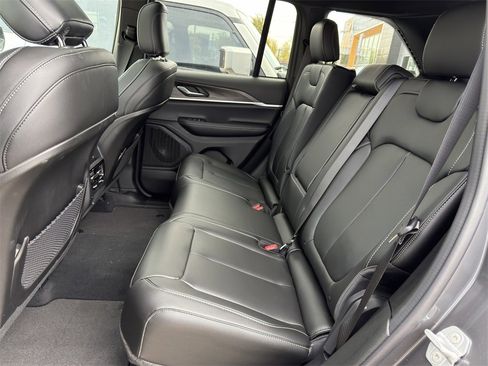 New 2025 Jeep Grand Cherokee Limited image 21