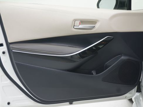 Used 2020 Toyota Corolla XLE FWD image 13