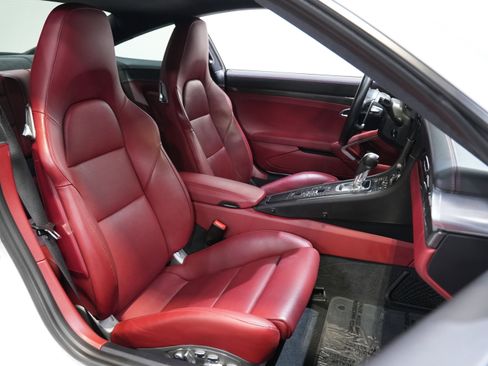 Used 2018 Porsche 911 Turbo S image 29
