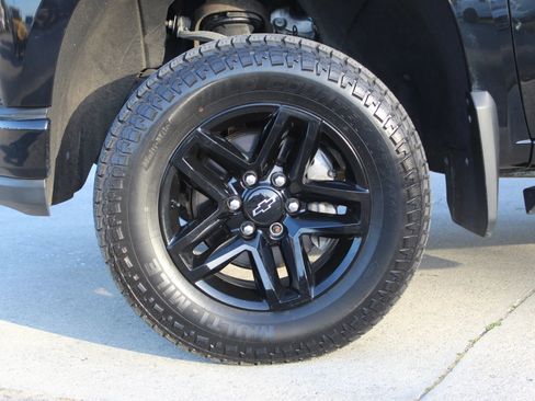 Used 2020 Chevrolet Silverado 1500 Custom Trail Boss w/ Custom Convenience Package image 9