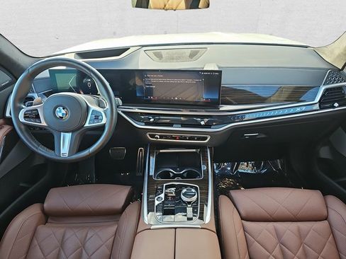 Used 2025 BMW X7 xDrive40i w/ M Sport Package image 9
