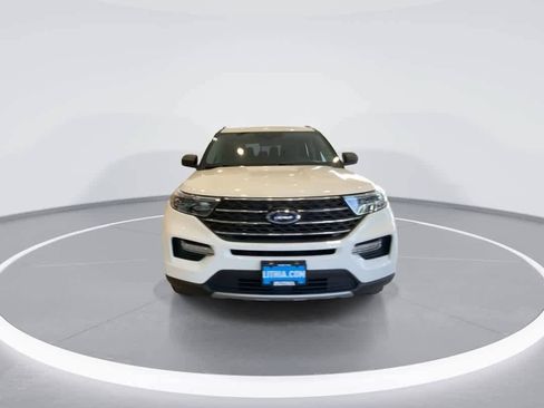 Used 2020 Ford Explorer XLT w/ Equipment Group 202A AWD/4WD image 3