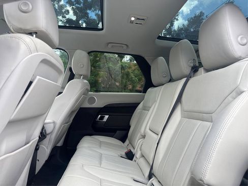 Used 2017 Land Rover Discovery HSE AWD/4WD image 10