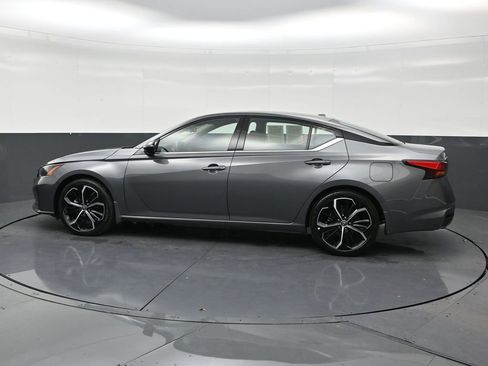 Used 2024 Nissan Altima 2.5 SR w/ SR Premium Package FWD image 2