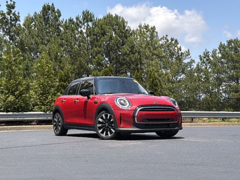 Used 2022 MINI Cooper 4-Door Hardtop FWD image 2