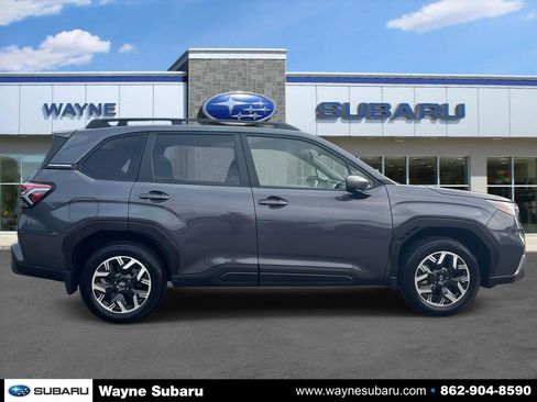 Used 2025 Subaru Forester Premium image 4