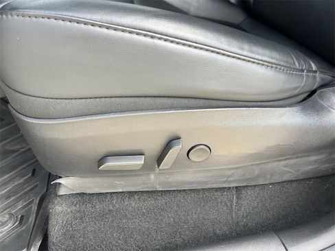 Used 2020 Tesla Model Y Long Range image 21