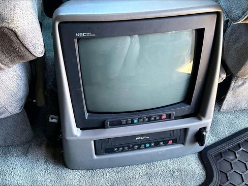 Used 1998 Chevrolet Express 1500 YF7 image 31