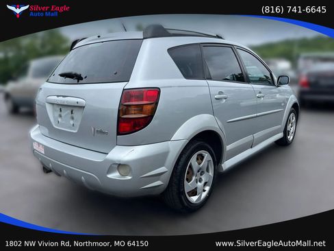 Used 2006 Pontiac Vibe w/ Sun And Sound Package FWD image 4