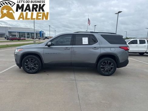 Used 2021 Chevrolet Traverse RS FWD image 3