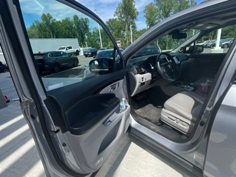 Used 2018 Honda Pilot Touring image 13