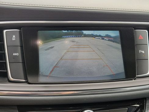 Used 2019 Buick Enclave Essence AWD/4WD image 29