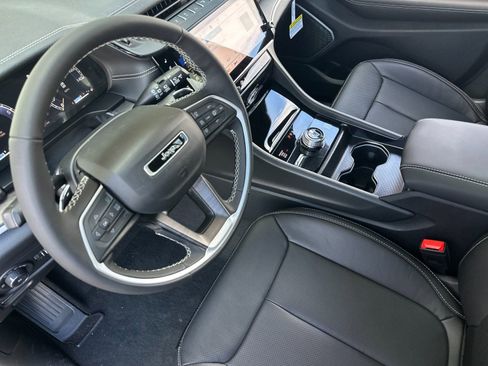 New 2026 Jeep Grand Cherokee L Limited AWD/4WD image 10