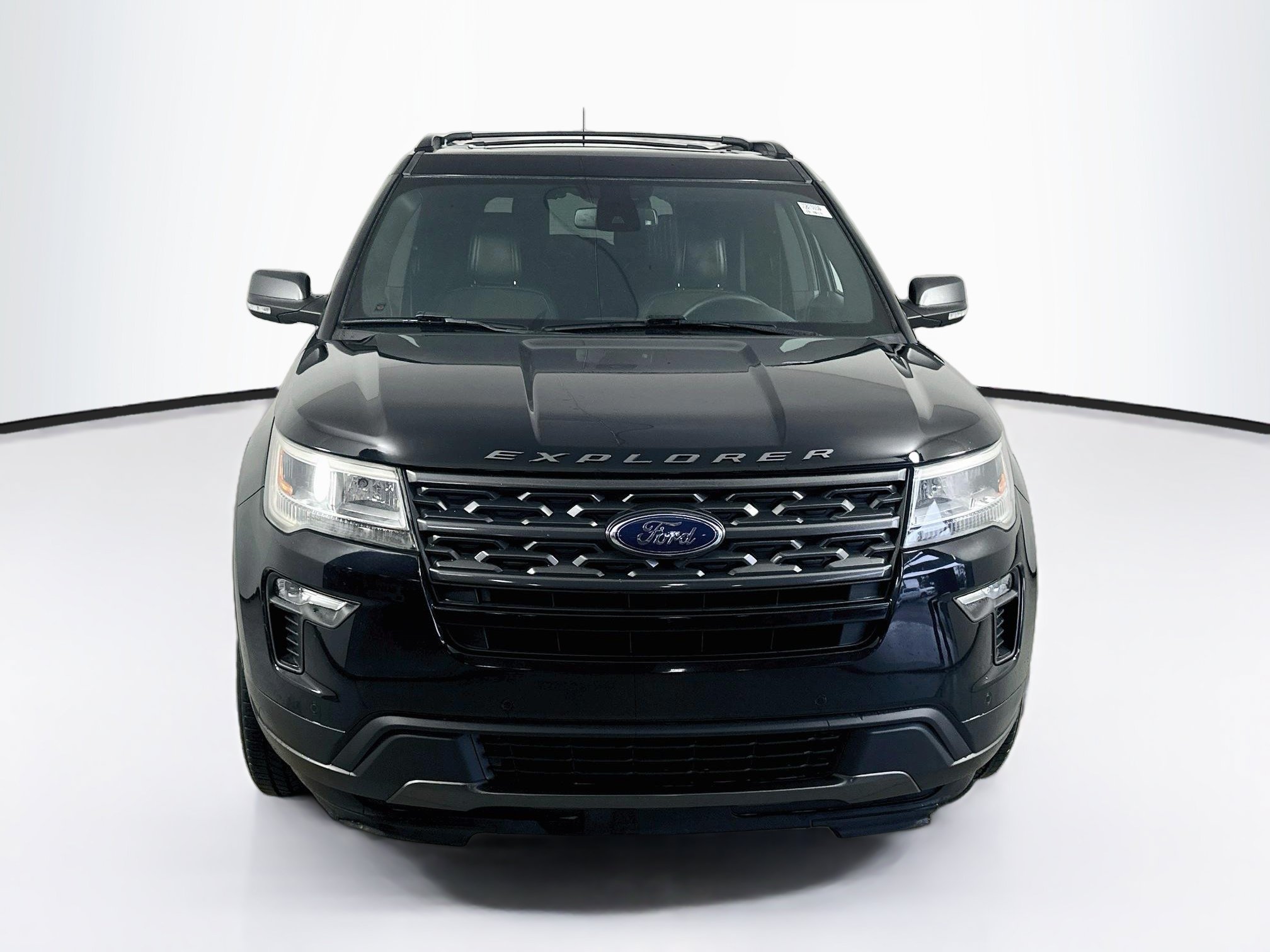 Used 2018 Ford Explorer XLT w/ Equipment Group 202A FWD image 2