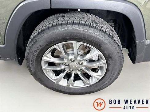 Used 2020 Jeep Cherokee Latitude Plus w/ Comfort/Convenience Group AWD/4WD image 33