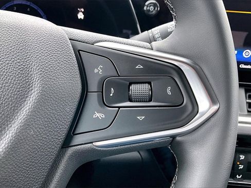 Used 2025 Chevrolet Trax ACTIV w/ Sunroof Package image 17