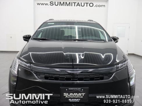 New 2027 Chrysler Pacifica Limited w/ Family Tech Group AWD/4WD image 28