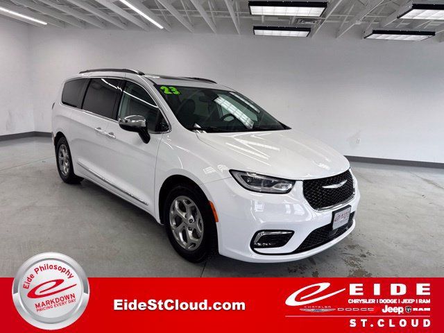 Used 2023 Chrysler Pacifica Limited FWD image 1