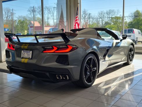 Used 2022 Chevrolet Corvette Stingray Premium Conv w/ Z51 Performance Package RWD image 4