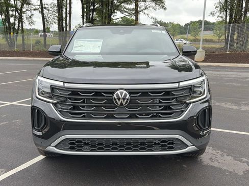 New 2026 Volkswagen Atlas Cross Sport SE FWD image 2
