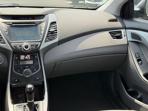 Used 2014 Hyundai Elantra Limited w/ Option Group 03 FWD image 11