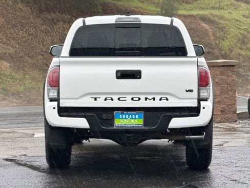 Used 2021 Toyota Tacoma TRD Off-Road w/ Technology Package image 4