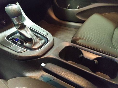 Used 2019 Hyundai Elantra GT FWD image 26