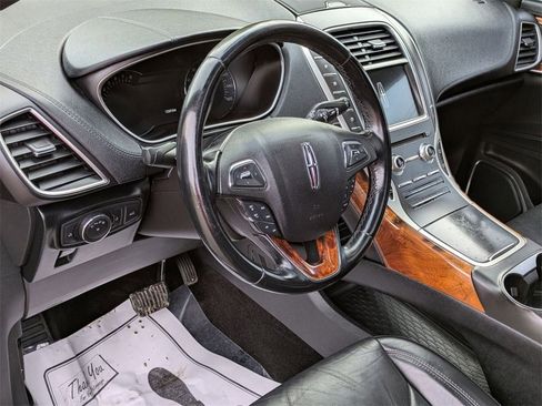 Used 2017 Lincoln MKX Reserve image 11