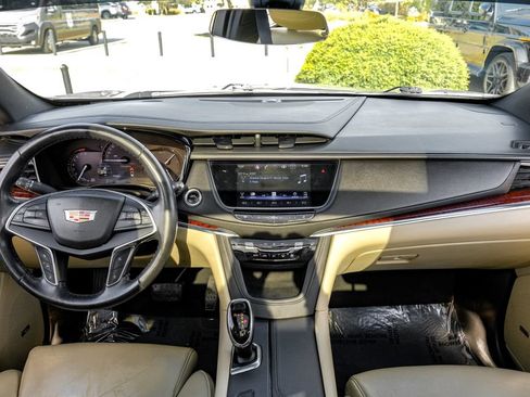Used 2017 Cadillac XT5 Luxury w/ Driver Awareness Package FWD image 11