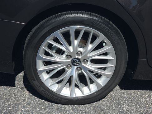 Used 2020 Toyota Camry XLE FWD image 11