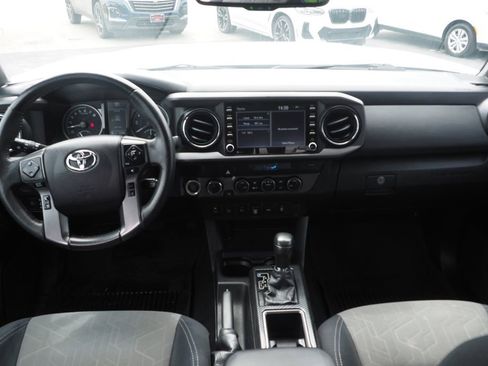 Used 2021 Toyota Tacoma TRD Off-Road w/ Technology Package AWD/4WD image 15