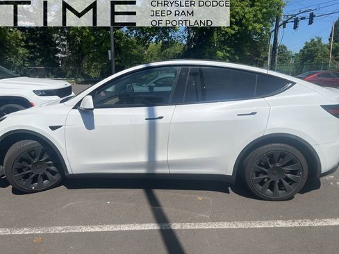 Used 2023 Tesla Model Y Long Range AWD/4WD image 1