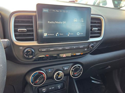 Used 2025 Hyundai Venue SE image 18