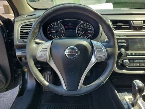 Used 2017 Nissan Altima 2.5 SL w/ Moonroof Package FWD image 21