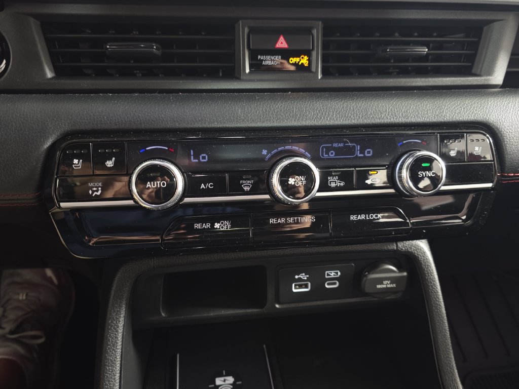 Used 2025 Honda Pilot Black Edition image 19