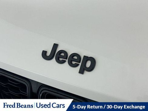 Certified 2024 Jeep Grand Cherokee Laredo image 27