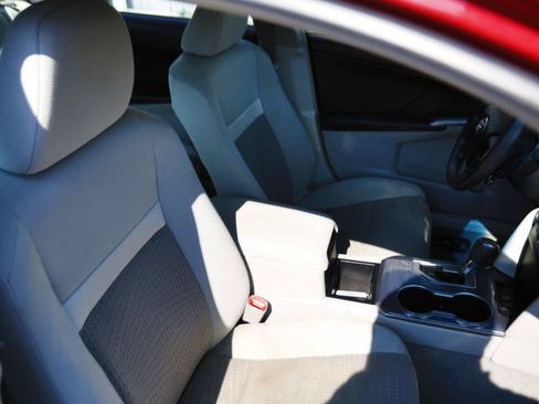 Used 2012 Toyota Camry LE FWD image 17