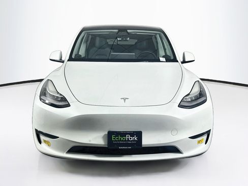 Used 2022 Tesla Model Y Long Range AWD/4WD image 2