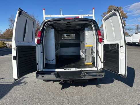 Used 2018 Chevrolet Express 2500 w/ Driver Convenience Package image 26