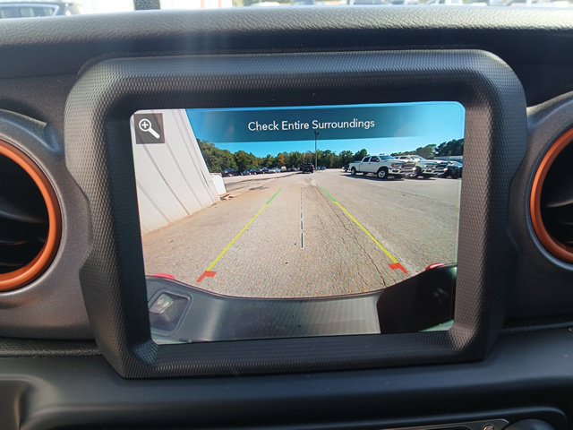 Used 2023 Jeep Gladiator Mojave AWD/4WD image 35