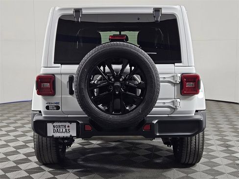 Used 2021 Jeep Wrangler Unlimited Sahara image 4